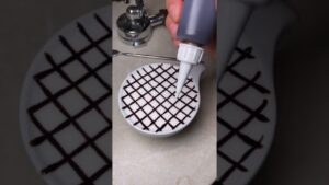 Chess latte art so satisfying🤩