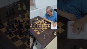 Senhor Jadir Farias estudando xadrez – Alagadiço Chess Club #chess #chesgames #xadrez #shorts