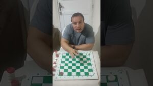 Perigo das peças atrasadas #aprendadamas #jogodedamas #checkers #shashki #шашки #chess #xadrez