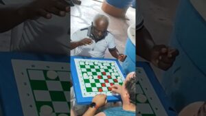Comeu errado, toma! #jogodedamas #checkers #damas #chess #xadrez