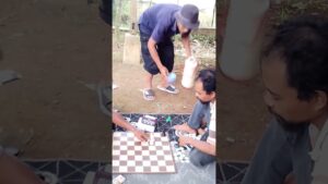 perutpun ikut bergoyang…🤣🙏DEWA CHESS,kami nnti duknganya dgn subscribe🙏