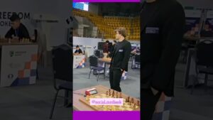 Cuando te mira el mejor 👀 #ajedrez #chess #chessgames #magnuscarlsen #magnus #messi #campeóndelmundo