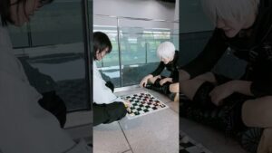 รีวิวการเล่นหมากรุกสากลด้วยเยลลี่หลากสีสัน !! 🌈🍕🍔 #cosplay #nierautomata #9snierautomata #chess