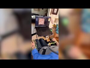 ニューラリンクの脳デバイス治験者がネットでチェス、「思考だけで駒動かせる」